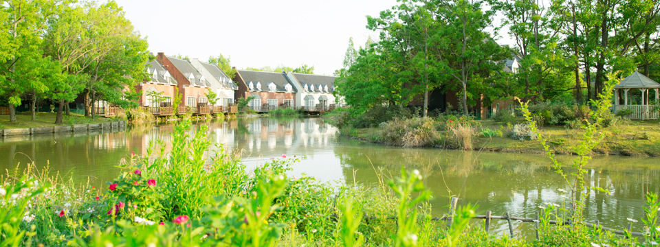 A two-story Cottages with a living room and bedroom where you can spend a relaxing time