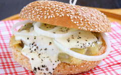 絶品！メイゴーダチーズバーガー